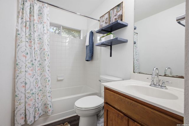 4043 MISTFLOWER DR, Converse, TX 78109