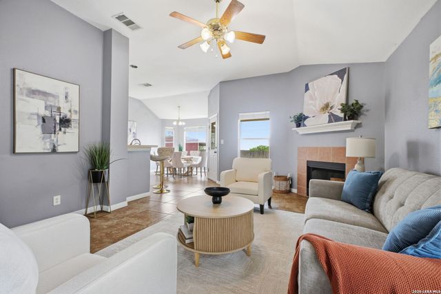 4043 MISTFLOWER DR, Converse, TX 78109