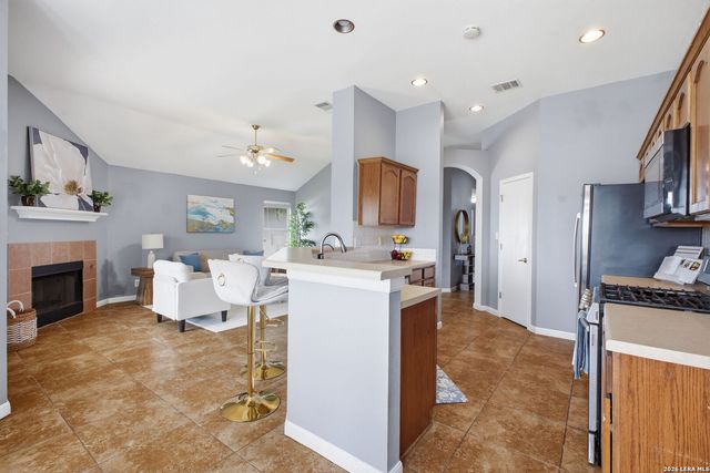 4043 MISTFLOWER DR, Converse, TX 78109