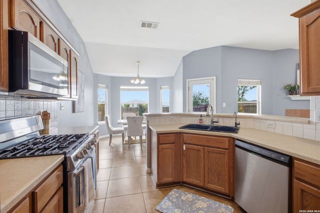 4043 MISTFLOWER DR, Converse, TX 78109