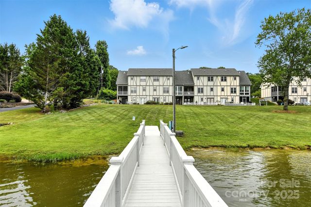 103 Heron Cove Loop, Hickory, NC 28601
