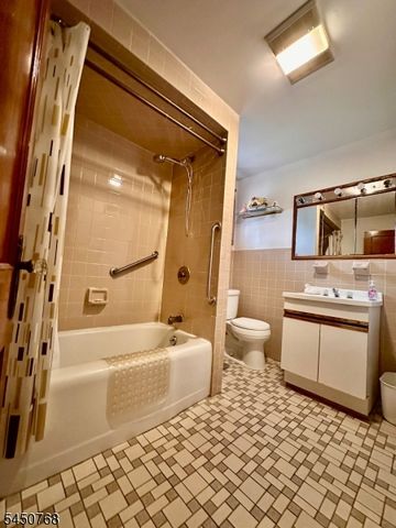 15 Katherine Ave, Passaic City, NJ 07055