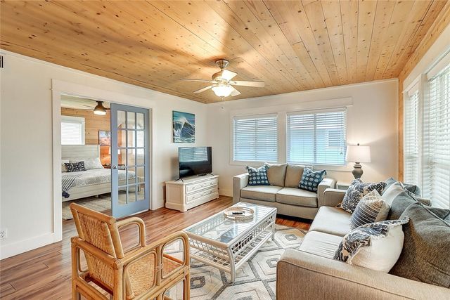 614 W Avenue C, Port Aransas, TX 78373