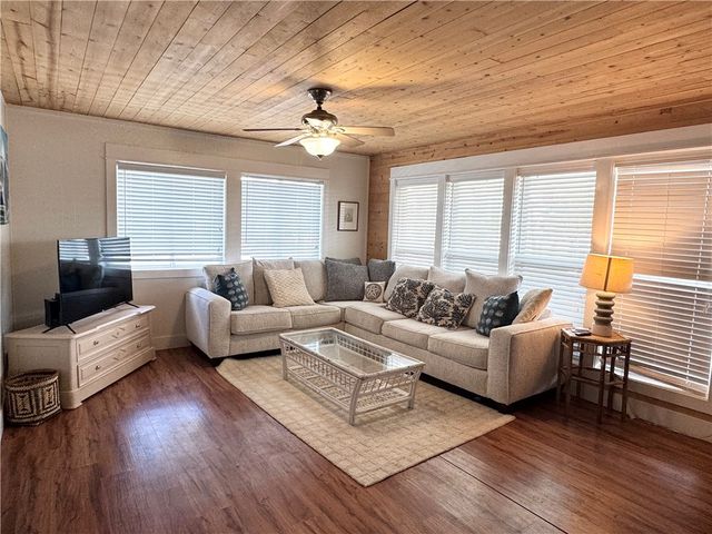 614 W Avenue C, Port Aransas, TX 78373