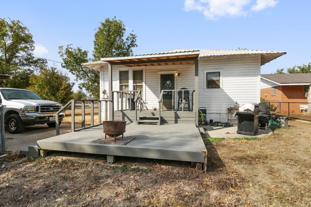 1115 S Colorado Street, Coleman, TX 76834