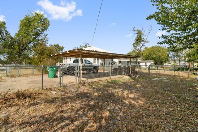 1115 S Colorado Street, Coleman, TX 76834