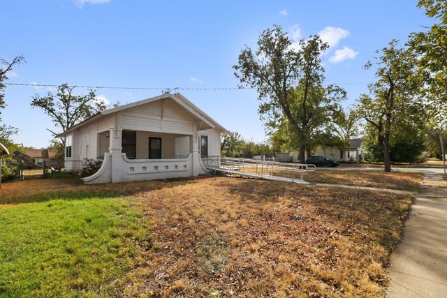 1115 S Colorado Street, Coleman, TX 76834