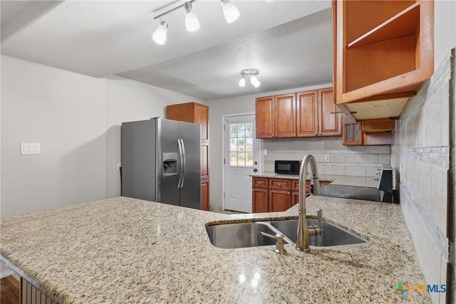 488 Alamo Beach Avenue, Port Lavaca, TX 77979