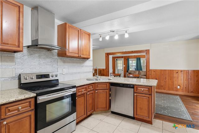 488 Alamo Beach Avenue, Port Lavaca, TX 77979