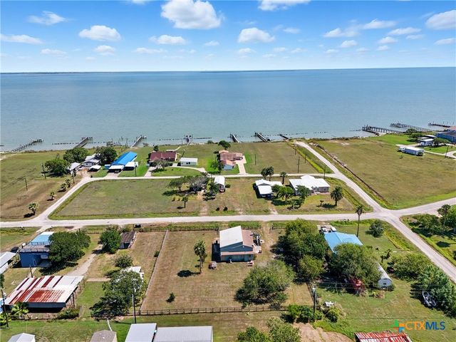 488 Alamo Beach Avenue, Port Lavaca, TX 77979