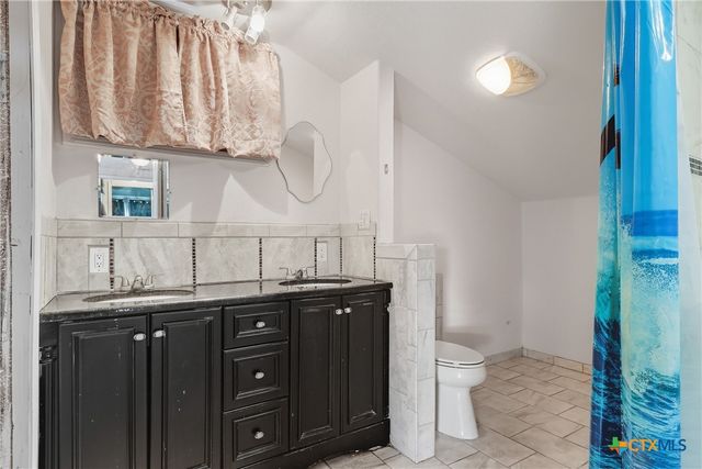 488 Alamo Beach Avenue, Port Lavaca, TX 77979