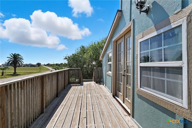 488 Alamo Beach Avenue, Port Lavaca, TX 77979