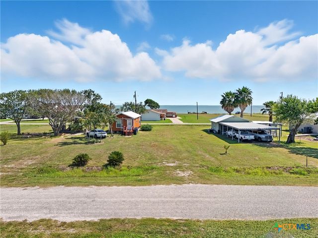 488 Alamo Beach Avenue, Port Lavaca, TX 77979