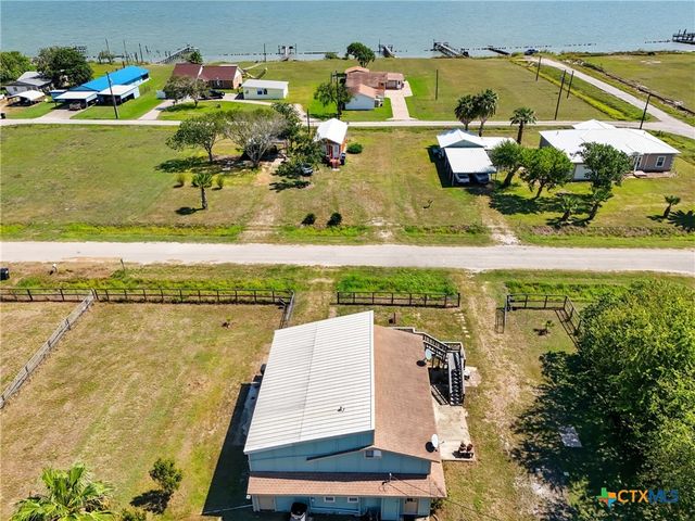 488 Alamo Beach Avenue, Port Lavaca, TX 77979
