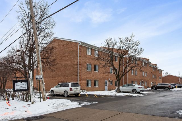 4252 Central Road 102, Glenview, IL 60025