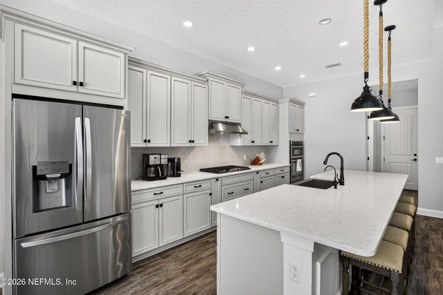 215 FRESHWATER Drive, St. Johns, FL 32259