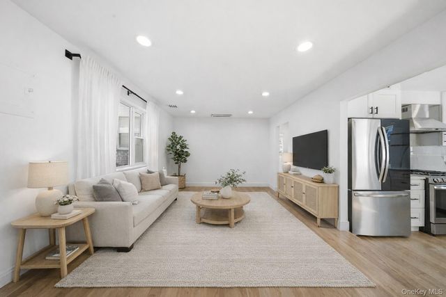 6821 Cloverdale Lane, Bayside, NY 11364