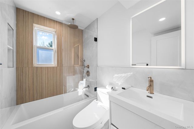 6821 Cloverdale Lane, Bayside, NY 11364