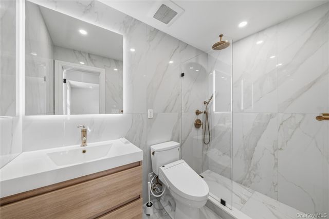 6821 Cloverdale Lane, Bayside, NY 11364