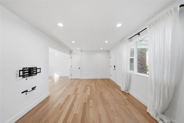 6821 Cloverdale Lane, Bayside, NY 11364