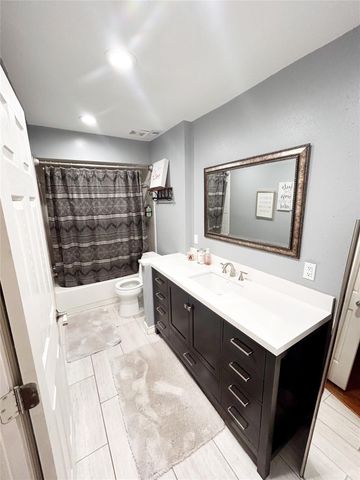 5005 Georgi Lane 204, Houston, TX 77092