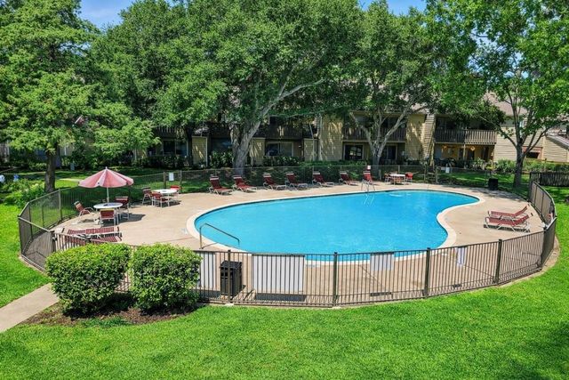 5005 Georgi Lane 204, Houston, TX 77092