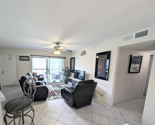 7515 S Oriole Boulevard NW 203, Delray Beach, FL 33446