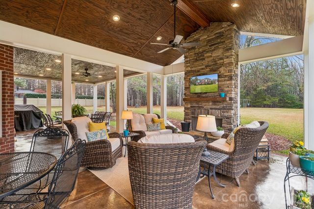 10019 Elibren Lane, Matthews, NC 28105