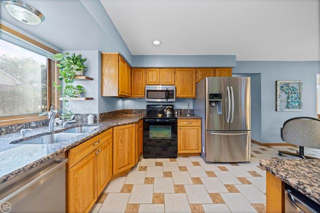 52522 Charing Way, Shelby Twp, MI 48315