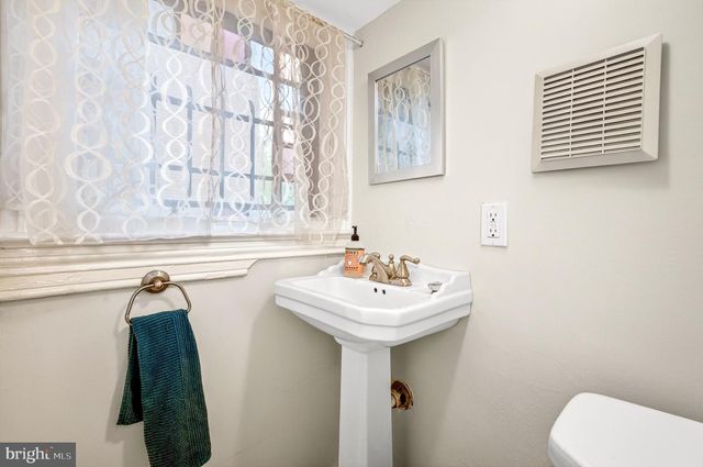 1701 NEWTON ST NW, Washington, DC 20010