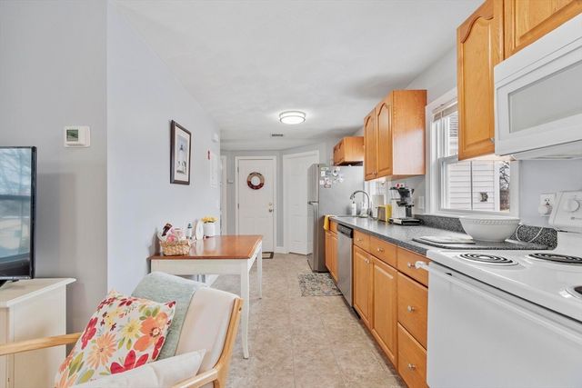 29 Kingsbury Avenue, Haverhill, MA 01835