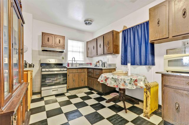 8060 162nd Street, Jamaica, NY 11432