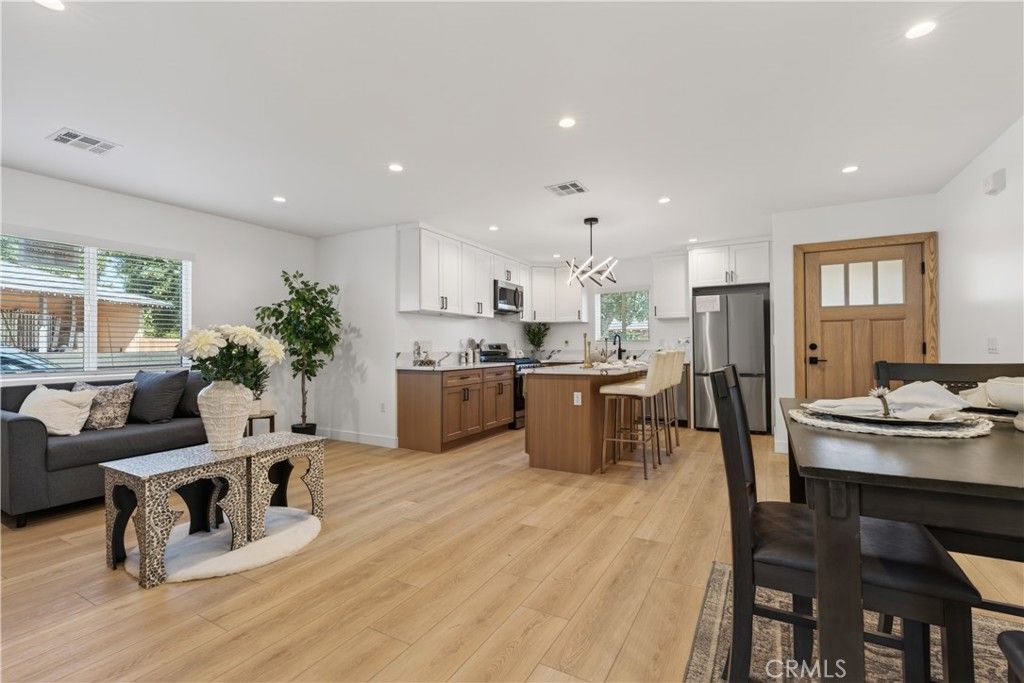 Image 10 of property listing at 10443 E Zamora Avenue, Los Angeles, CA 90002