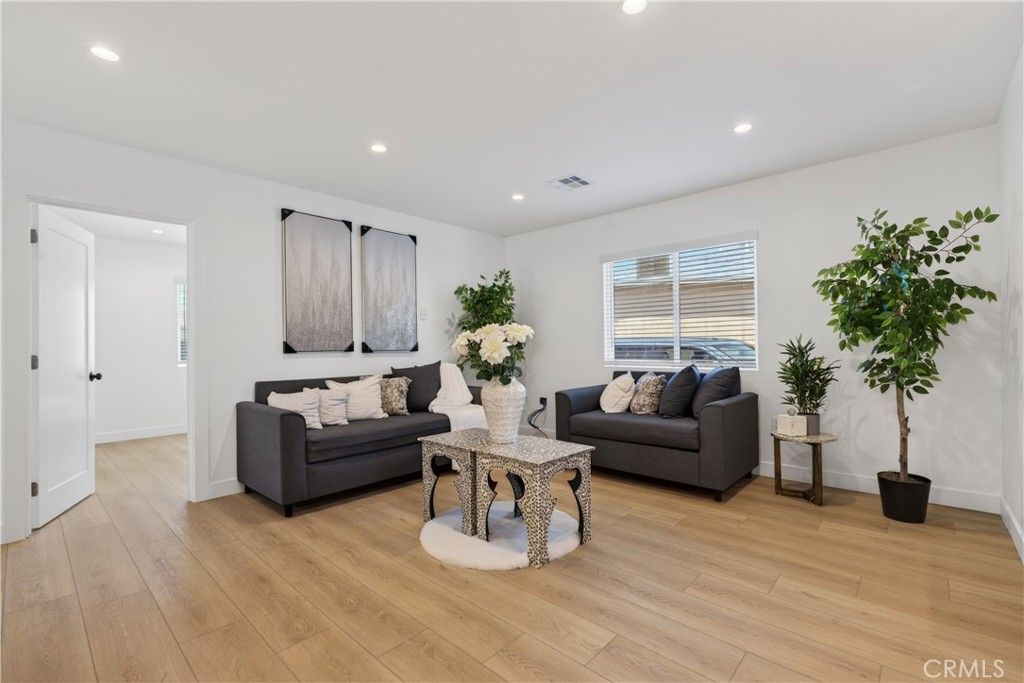 Image 16 of property listing at 10443 E Zamora Avenue, Los Angeles, CA 90002