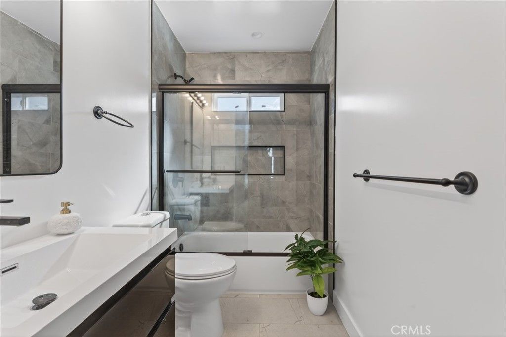 Image 21 of property listing at 10443 E Zamora Avenue, Los Angeles, CA 90002