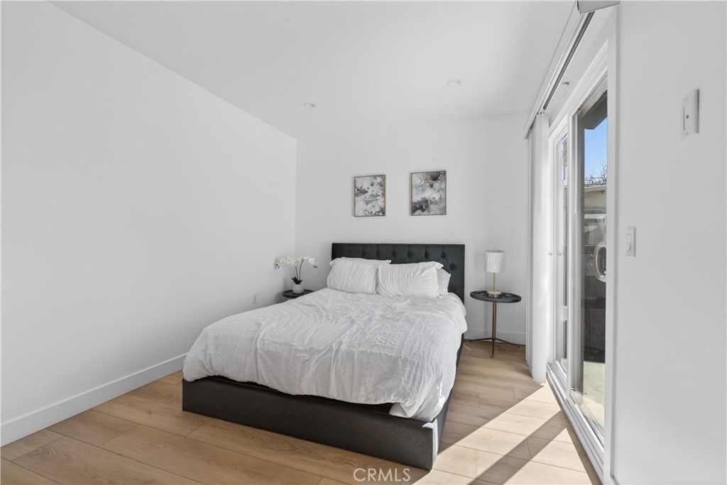 Image 24 of property listing at 10443 E Zamora Avenue, Los Angeles, CA 90002