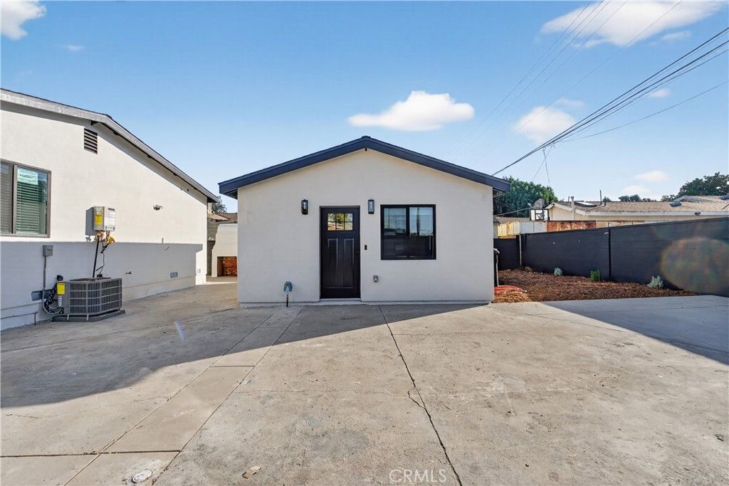 Image 28 of property listing at 10443 E Zamora Avenue, Los Angeles, CA 90002