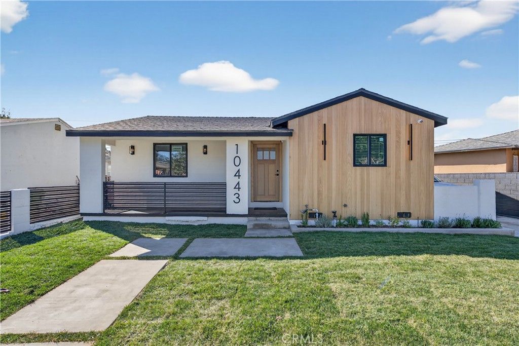 Image 4 of property listing at 10443 E Zamora Avenue, Los Angeles, CA 90002