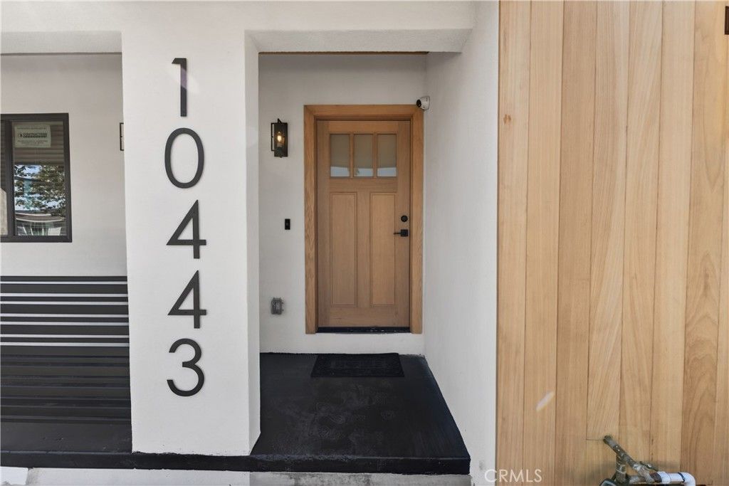 Image 6 of property listing at 10443 E Zamora Avenue, Los Angeles, CA 90002