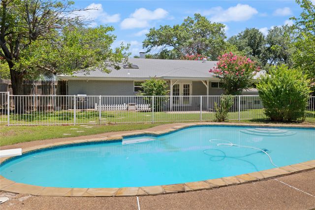 8021 Northbrook Drive, Benbrook, TX 76116
