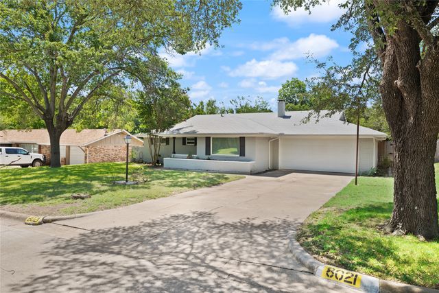 8021 Northbrook Drive, Benbrook, TX 76116