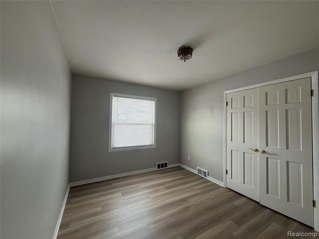 1221 Golfview Drive, Dearborn, MI 48128