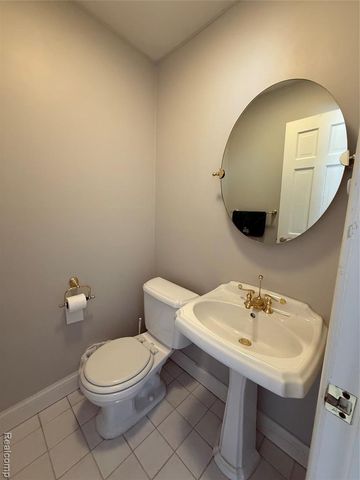 1221 Golfview Drive, Dearborn, MI 48128