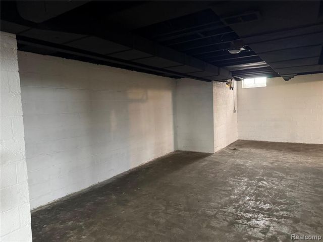 1221 Golfview Drive, Dearborn, MI 48128