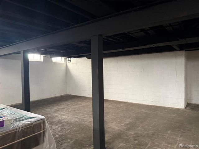 1221 Golfview Drive, Dearborn, MI 48128