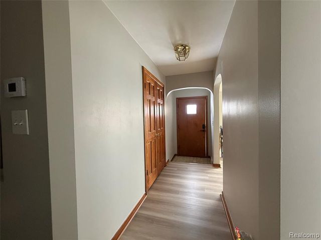 1221 Golfview Drive, Dearborn, MI 48128