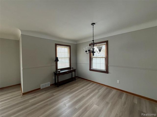 1221 Golfview Drive, Dearborn, MI 48128