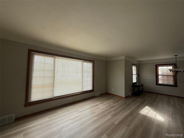 1221 Golfview Drive, Dearborn, MI 48128