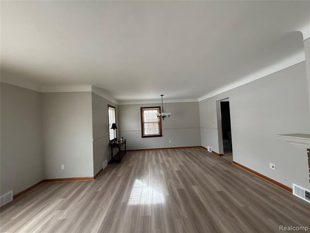 1221 Golfview Drive, Dearborn, MI 48128