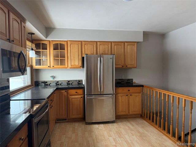 1221 Golfview Drive, Dearborn, MI 48128